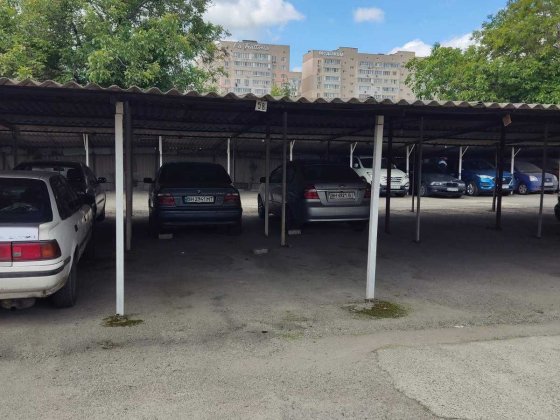 Место на крытой стоянке ул.Ак.Вильямса угол Люстдорфская дорога Одеса