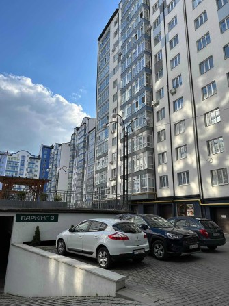 Паркомісце в самому центрі Івано-Франківська - фото 1