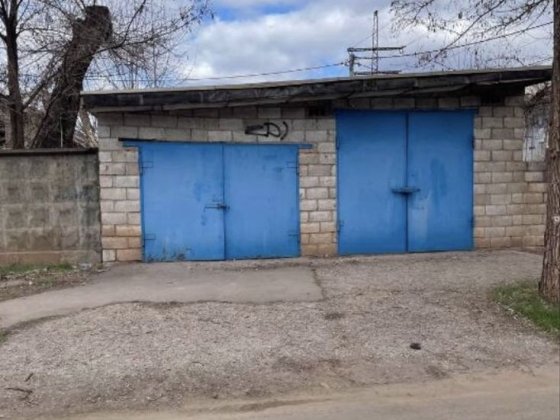 Гараж на дві машини за рестораном Puri Chveni Кривий Ріг