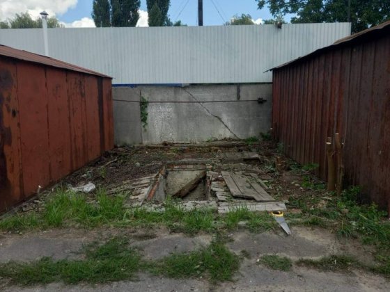 Місце під гараж з ямою Рованцы