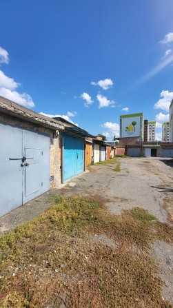 Гараж Європейський квартал, макдональдс - фото 1