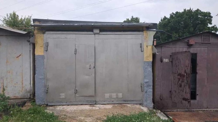 Гараж (два гаража поруч одним лотом) - фото 1