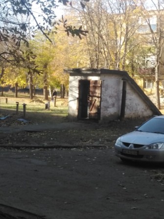 Погреб-кладовка входной,17 кварталл,дом 130-132 - фото 1