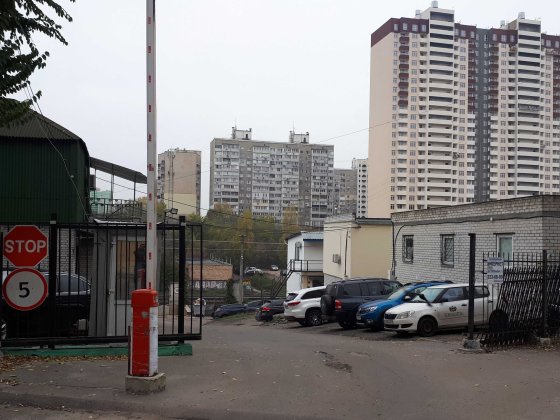 Продам гараж 2шт. Помещение под СТО с подвалом 70м2. Ушинского 14 Київ