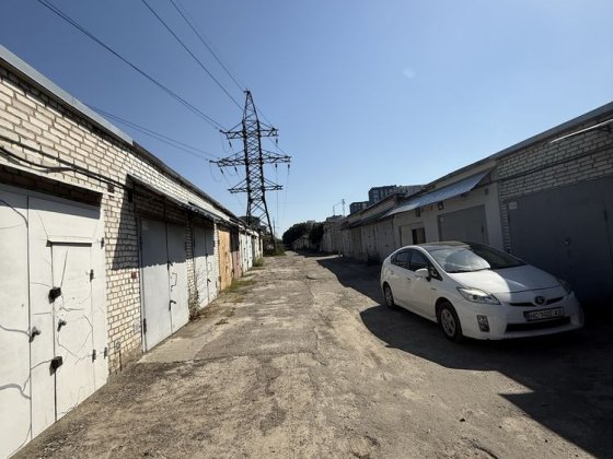 Продаж гаражу з ямою вул.Рудненська 12 а , ГК Білогорський Львів