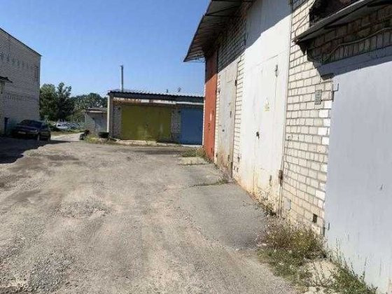 Продам 2 суміжних гаража на Олексіївці довжиною 12 м та висотою 5 м. Харків
