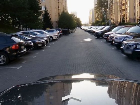 Паркомісце. Жк Чайки. Лобановського буд 24 Київ