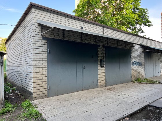 Продам гараж 50кв м 604 м/р тракторостроителей 102г Харків