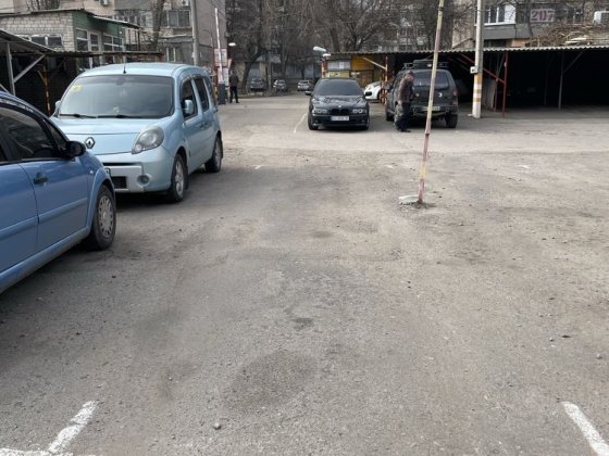 Продам место на автостоянке Крыжановка