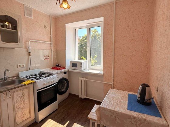 Сдам на год и более 2 комнатную квартиру на Мира Черноморск