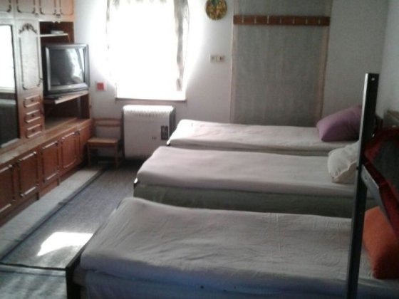 Житло для робітників, чоловіків. Козин