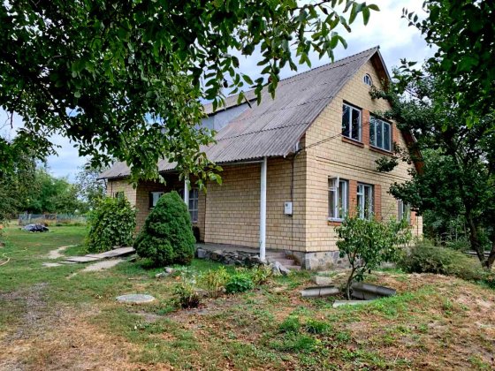 Цегляний будинок з комунікаціями і сучасною піччю в Михайлівці. Сквира