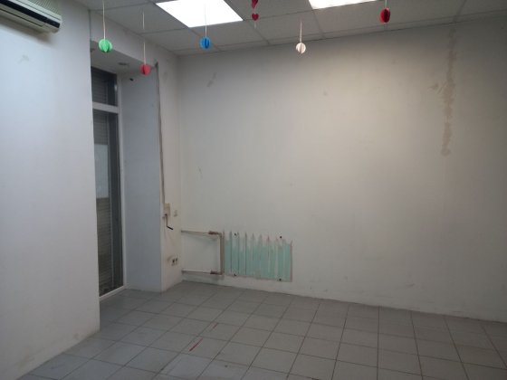 Нове Магазин на Тітова 8, гарний трафік авто і пішохідний червона лінія з окремим входом Днепр