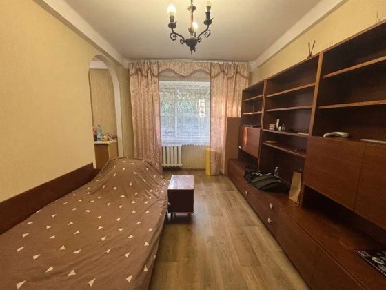 Продаж 2-к квартитри м.Дорогожичі 
О.Теліги 39 в. Київ