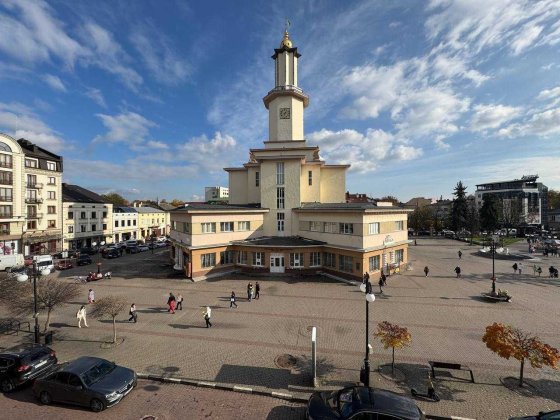 Оренда 3-кім у самому центрі міста, з виглядом на Ратушу! Ивано-Франковск