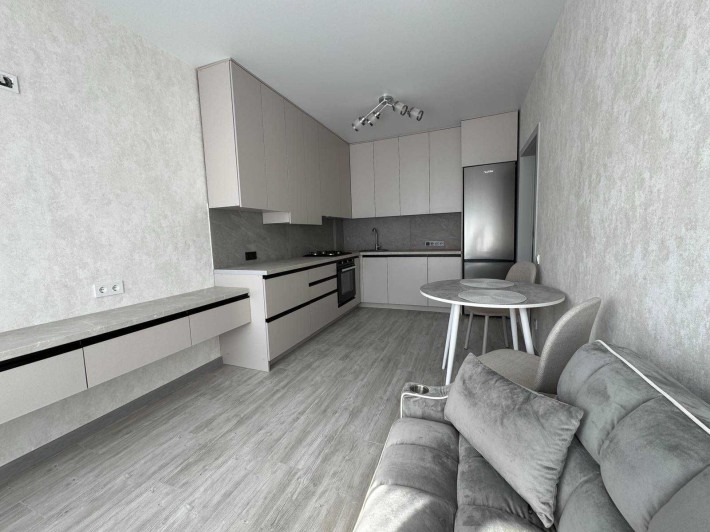 Оренда євро 2к-квартири з новим ремонтом - фото 1