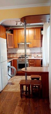 Оренда однокімнатної квартири на першому поверсі. - фото 1