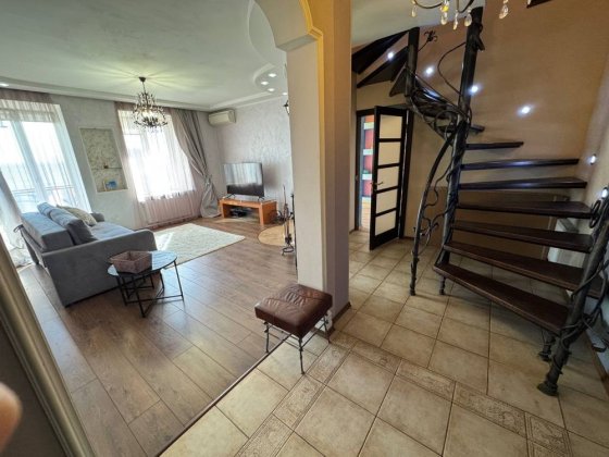 Дворівнева квартира в центрі з виходом на терасу (власник)! Полтава