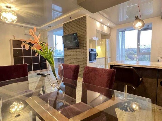 Дизайнерська 2-кімнатна з кухнею-студією — заїжджай і живи! Ровно