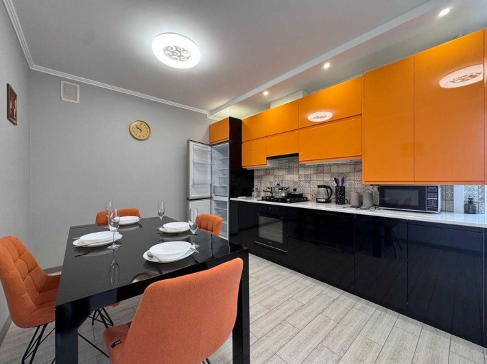 Оренда 2 км в центрі по вул. Мельника - фото 1