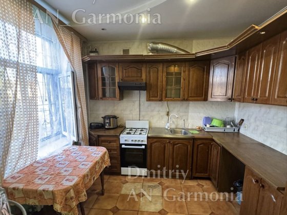 4-к Зыгина, Рядом трц Киев