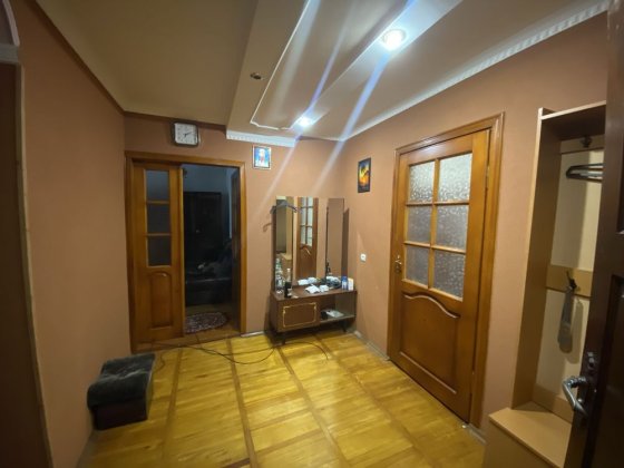 3-кімн. квартира в р-ні 11 школи Черновцы