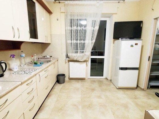 Здам 3х кімнатну, ЧЕРНИШЕВСЬКОГО (КЛОКУЧКА), ДВІР, два БАЛКОНИ, вільна Черновцы