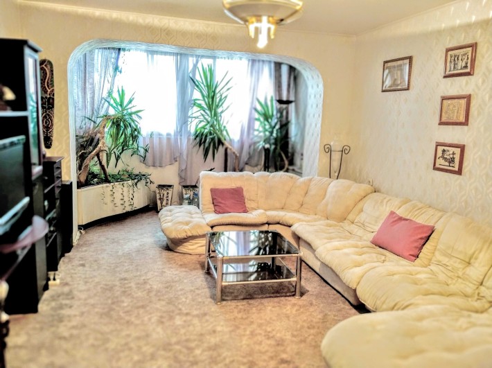 Сдам в долгосрочную аренду 3 ком кв. в совмин доме рядом с метро Дарн. - фото 1