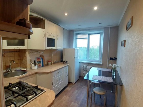 Сдам отличную 2 комнатную   квартиру на Коммунаре возле метро Дніпро