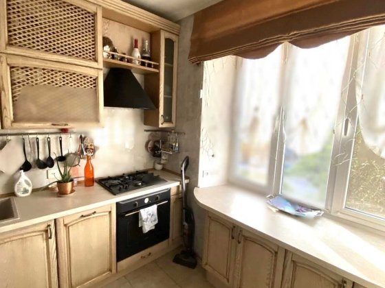 Сдается 3-х к.квартира в р-не ТЦ Украина. 2 этаж.