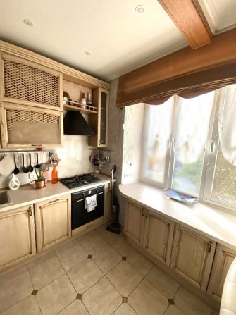 Сдается 3-х к.квартира в р-не ТЦ Украина. 2 этаж. - фото 1