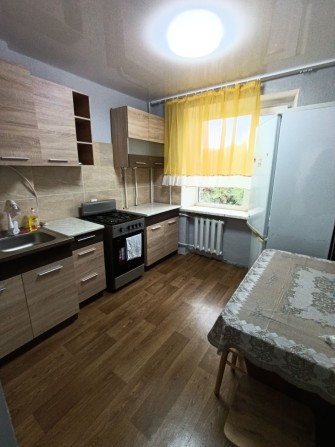 Сдаю 2 ком кв Карпенко ( Алмазова ) ремонт, мебель, техника - фото 1