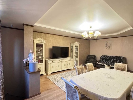 Оренда 3-кімнатної квартири з гаражем на вул. Стрийська, 292 А Львов