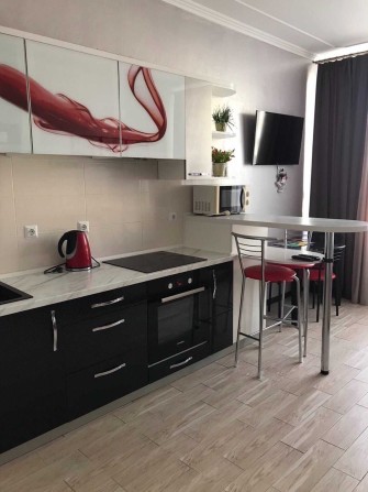 Сдам длительно от хозяина квартиру в Аркадии ЖК "Гольфстрим" - фото 1