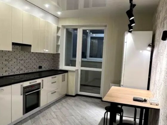 Сдам однокомнатную квартиру в новострое возле метро. Харьков