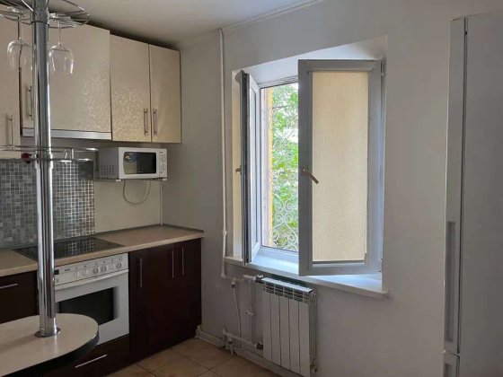 Продаж 3-к квартири вул. Срібнокільська 14 Киев