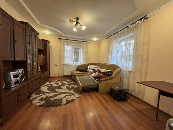 Здається частина будинку Черновцы