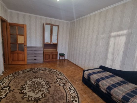 Сдам комнату с балконом на первом этаже Київ