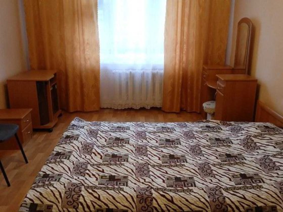 Здається кімната для дівчини біля метро Осокорки Киев