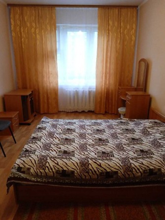 Здається кімната для дівчини біля метро Осокорки - фото 1