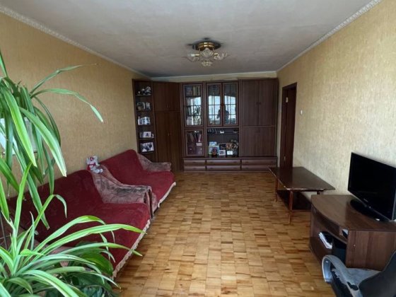 Здам без хоз. 2-кімнаты в 3-кв. вул.Червоної Кал. м.Почайна 15хв..їзди Київ