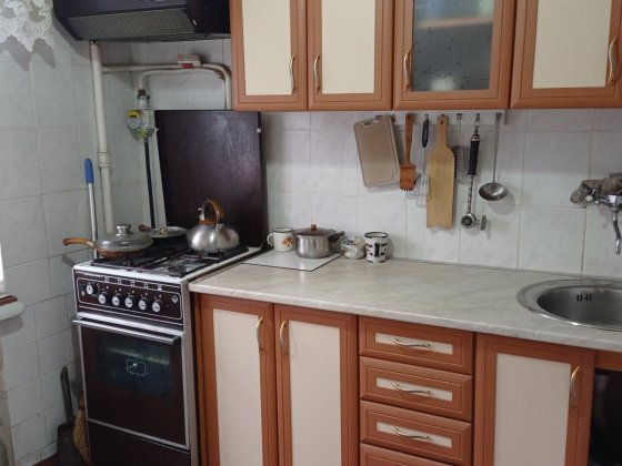 1 дівчині до 30р, Празька, ЖД Дарниця Київ