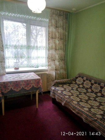 Здам виключно довгостроково кімнату, центр, у 3-к квартирі, з господар - фото 1