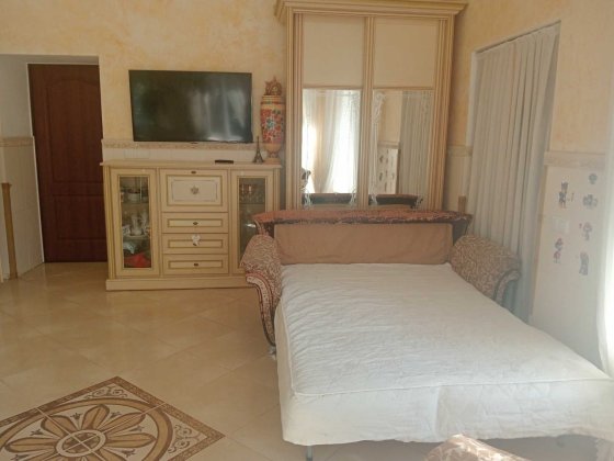 Здаю кімнату 25м+ город 3сотки,Київ 13хв пішки,жінц за 50 років. Погребы