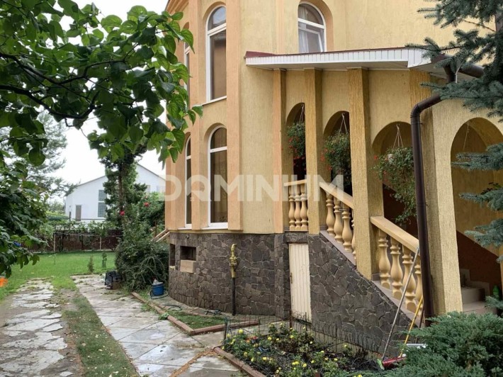 Здається в оренду просторий триповерховий котедж у м. Виноградів - фото 1