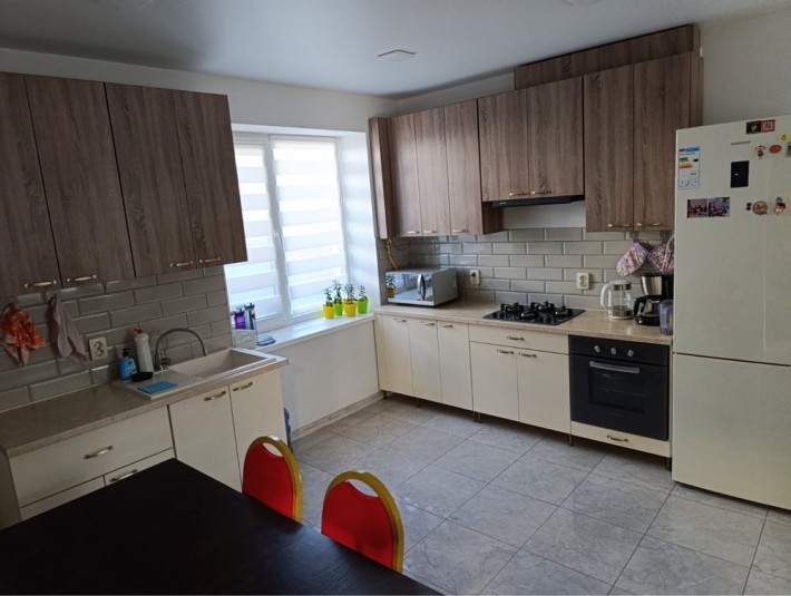 Здається в оренду просторий двоповерховий таунхаус по вул. Миру. - фото 1