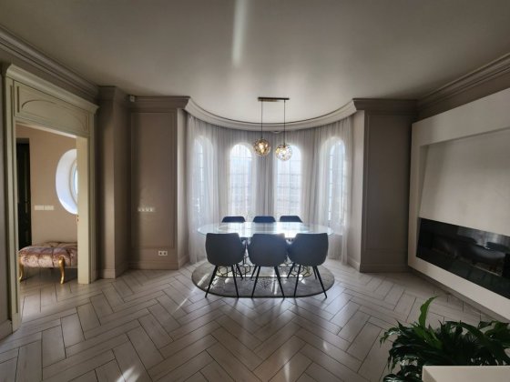 Елітний будинок в центрі міста Черновцы