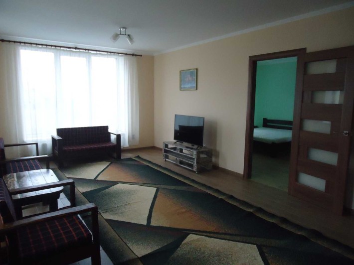 Оренда просторого будинку 140 кв.м. біля озера. Відмінний стан. - фото 1