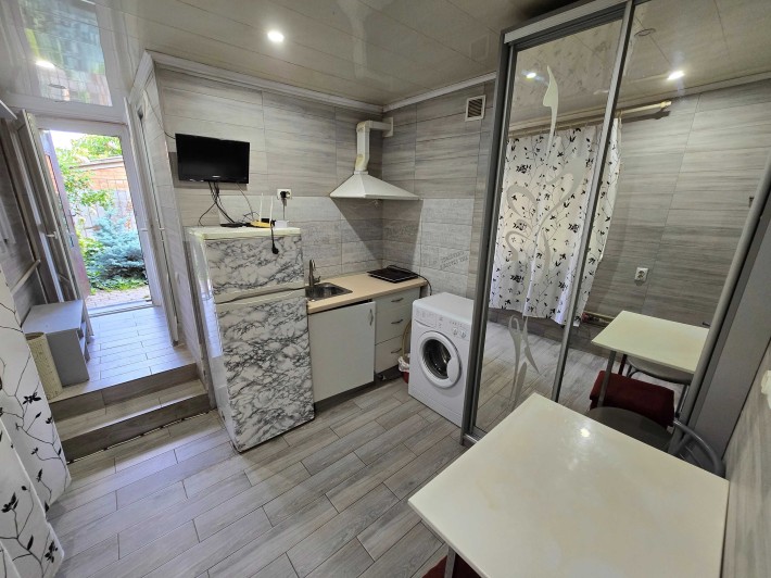 Здається 1-к. ч/б по вул. Безручко в р-ні Старого міста, читайте опис - фото 1