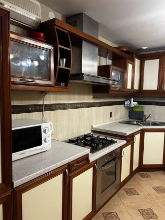 Сдам дом 3 к 100 м посудомоечная машина, Киевский район ,авто во дворе - фото 1